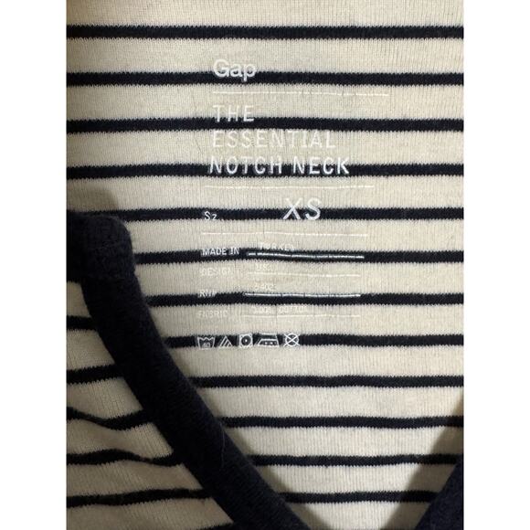 🩵🩵GAP The Essential Notch Neck Shirt, Women’s, White W/ Stripes, XS🩵🩵 - Picture 2 of 4